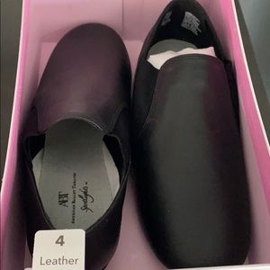 Black jazz shoes - girls size 4